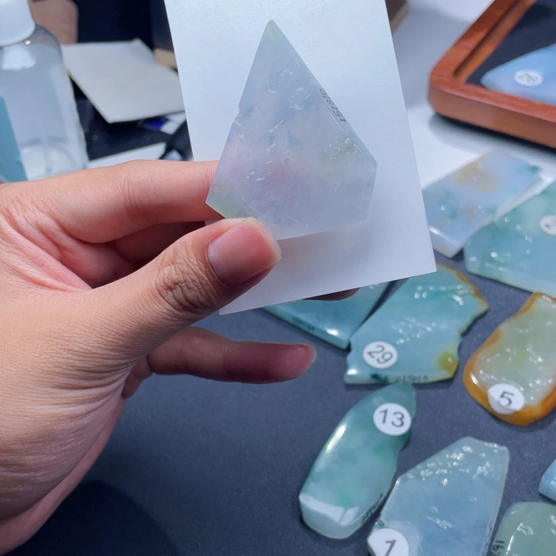 定制翡翠未镶嵌小挂件料