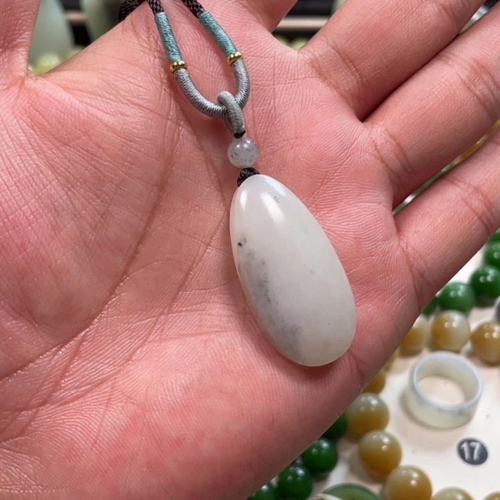 未镶嵌手串和田玉青花水滴吊坠