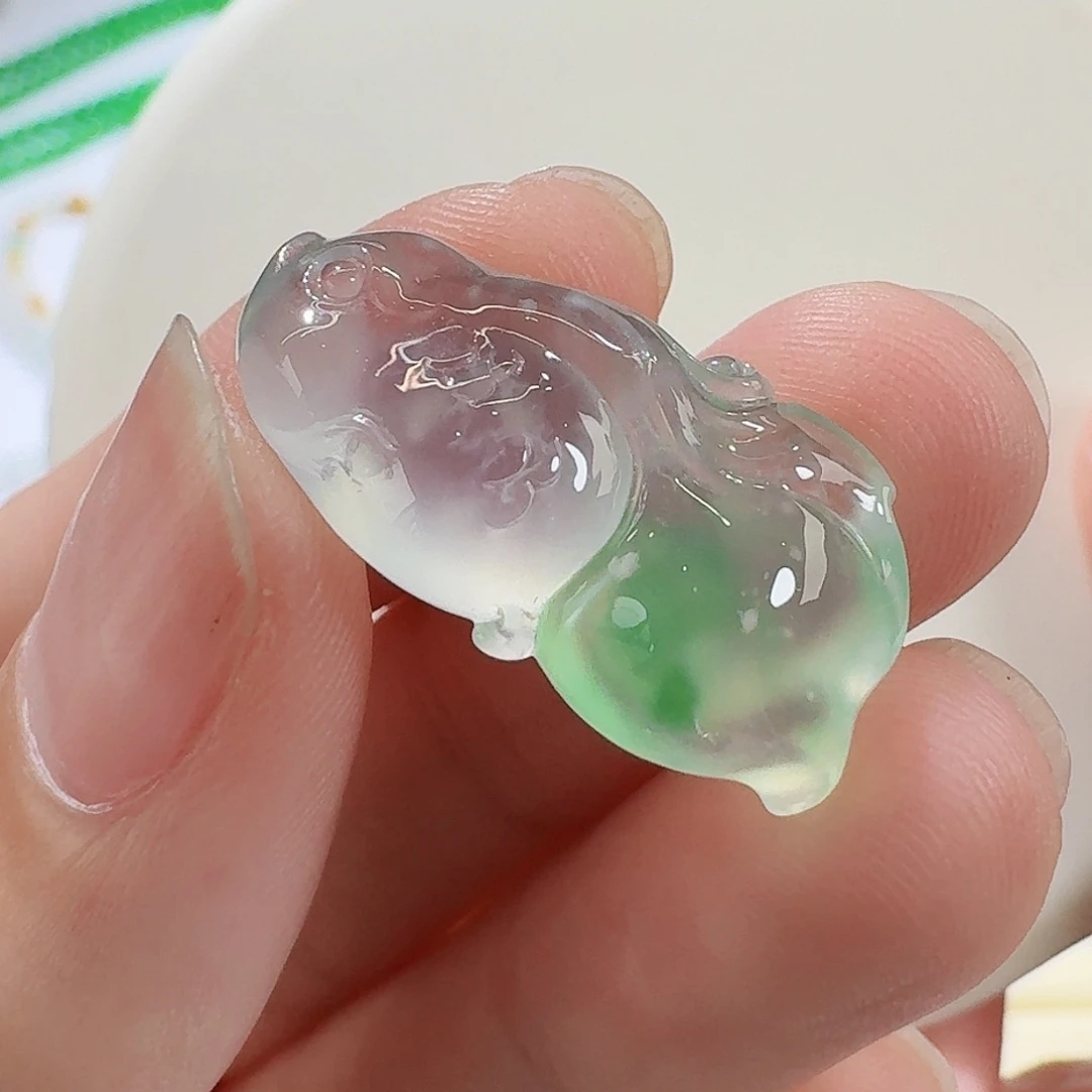 翡翠颈饰未镶嵌木那飘甜绿金鱼
