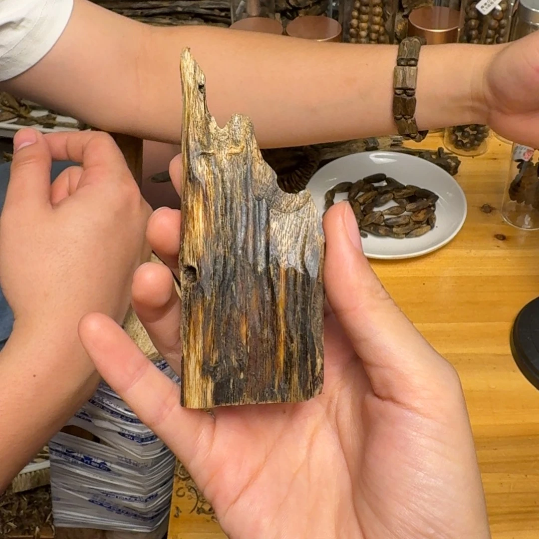 沉香碎屑沉香白棋块料17克