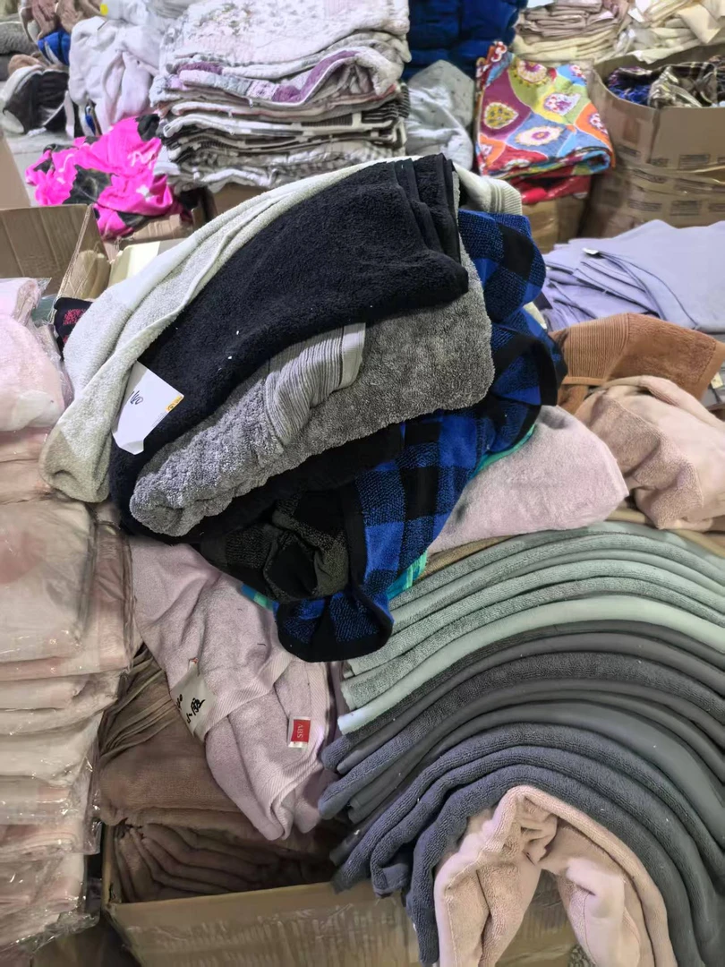 《厚广家》3楼70×140杂款全棉浴巾 不挑色 微瑕疵 发1张
