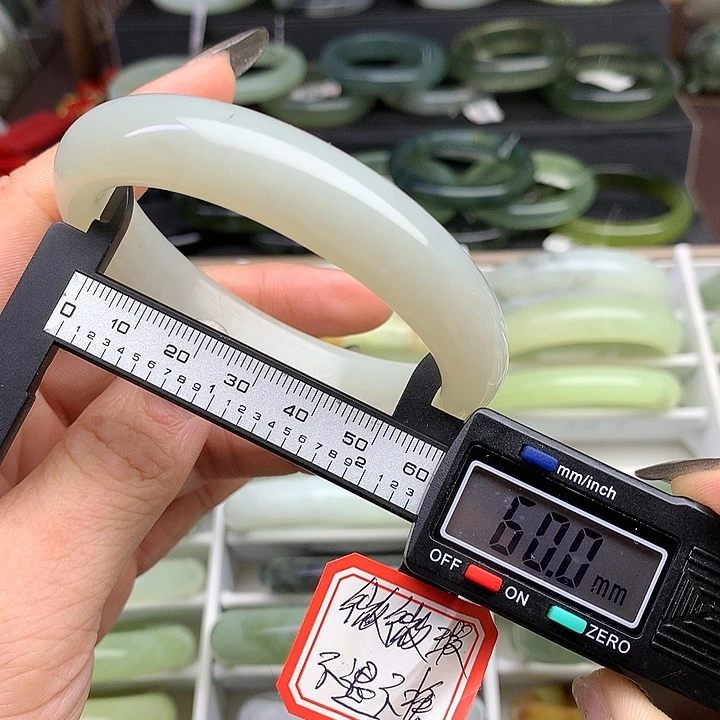 蛇纹石玉手镯未镶嵌667