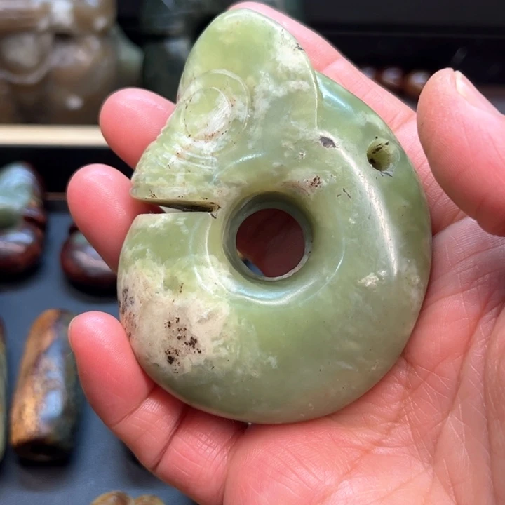 岫岩河磨玉（透闪石质玉）未镶嵌把件秋****，
