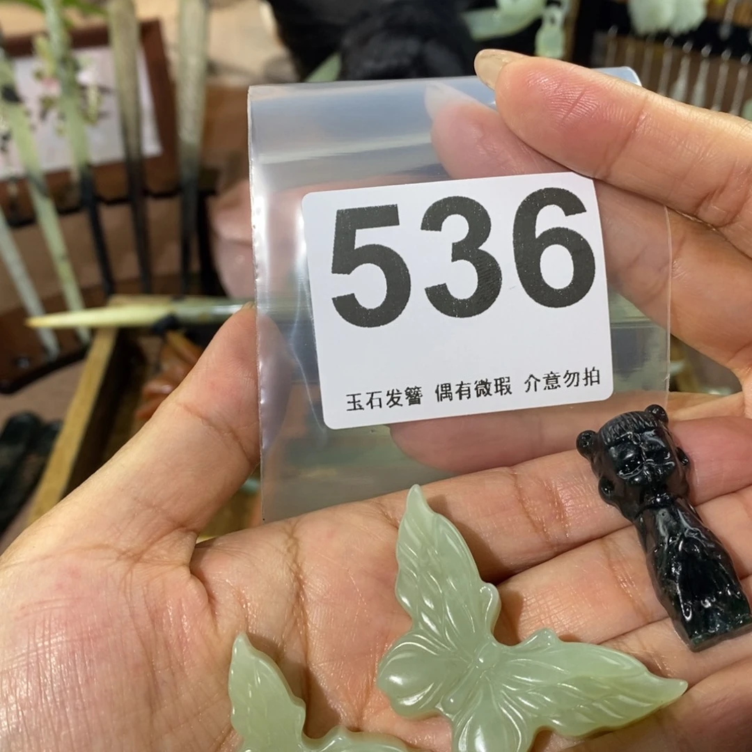 蛇纹石玉发饰未镶嵌超****狗