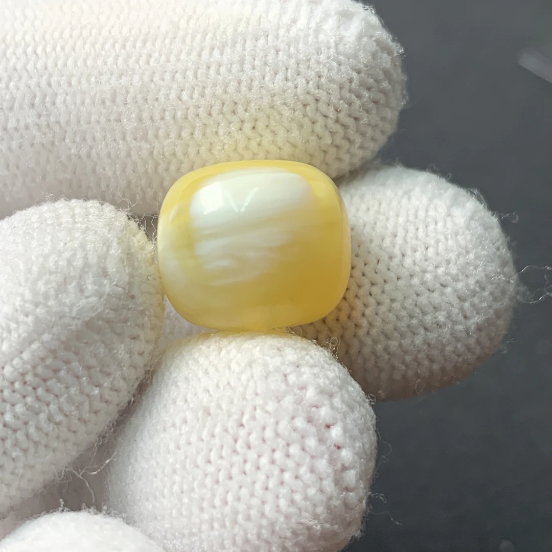 L1437原矿俄料尺寸13.8*12mm蜜蜡单珠老型微瑕介意勿拍支持复检