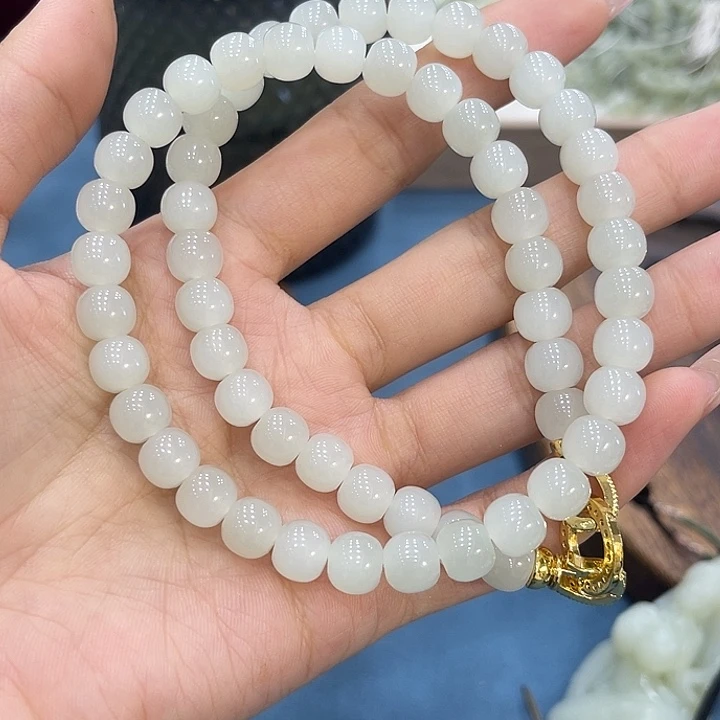 自***外和田玉未镶嵌颈饰