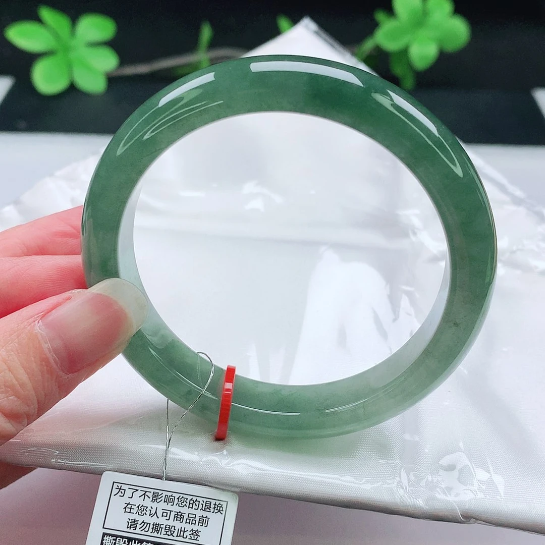 翡翠手镯未镶嵌56圈