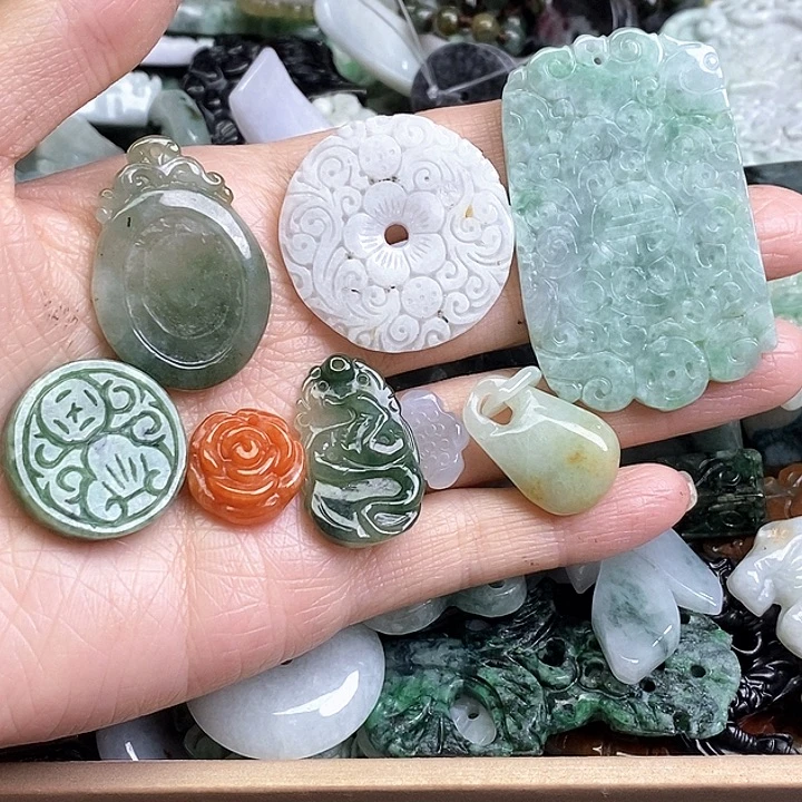 一***上翡翠未镶嵌颈饰天然翡翠