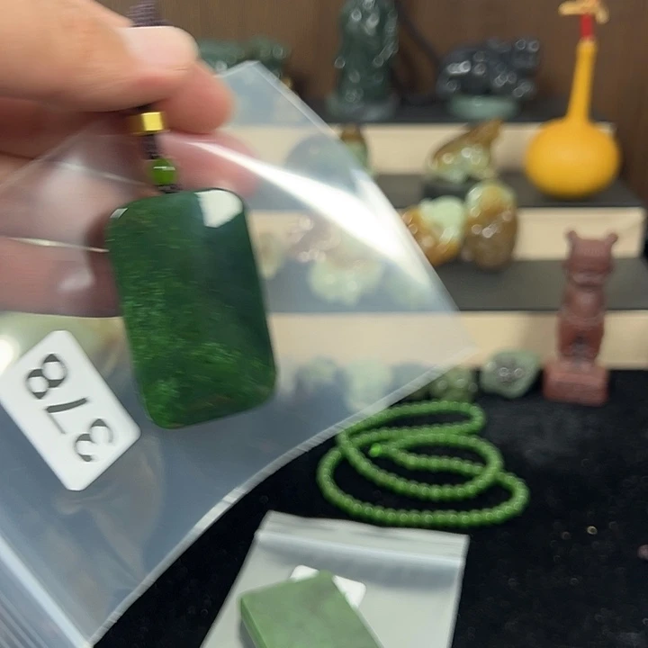 肆***刚和田玉未镶嵌颈饰