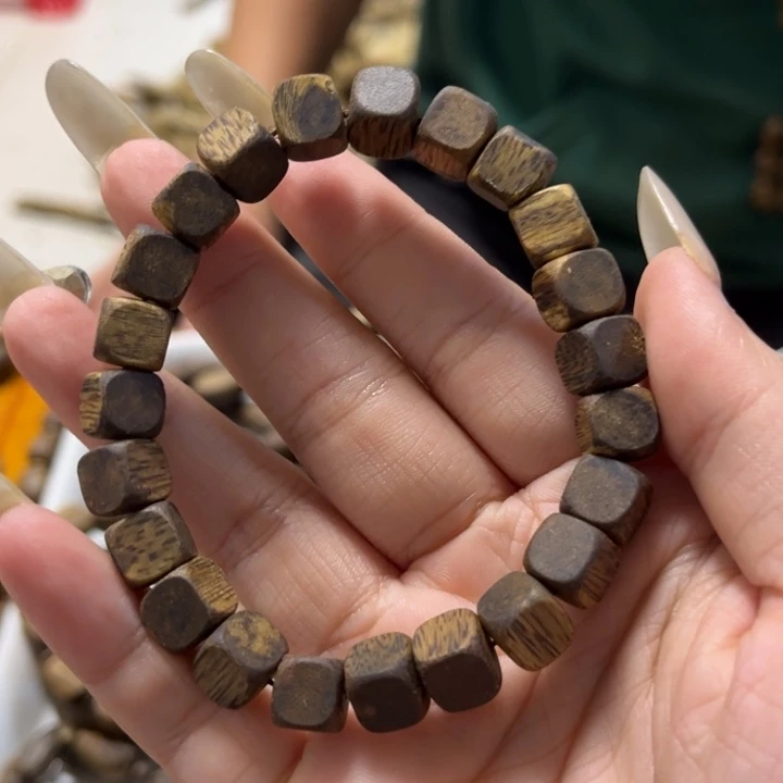 沉香手串0.8方珠单圈多样性发1