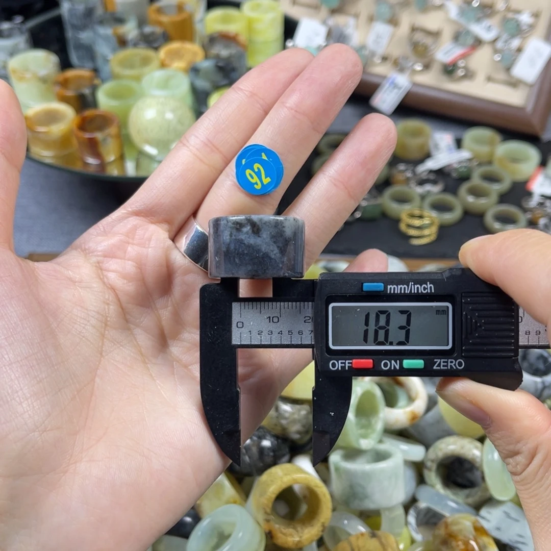蛇纹石玉未镶嵌戒指
