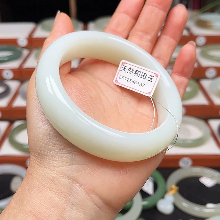 和田玉手镯未镶嵌悦****）