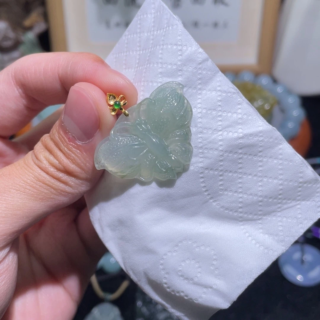 翡翠18K金镶嵌颈饰吊坠