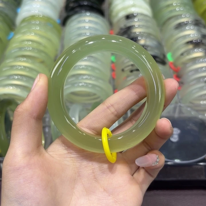 未镶嵌岫玉手镯天然