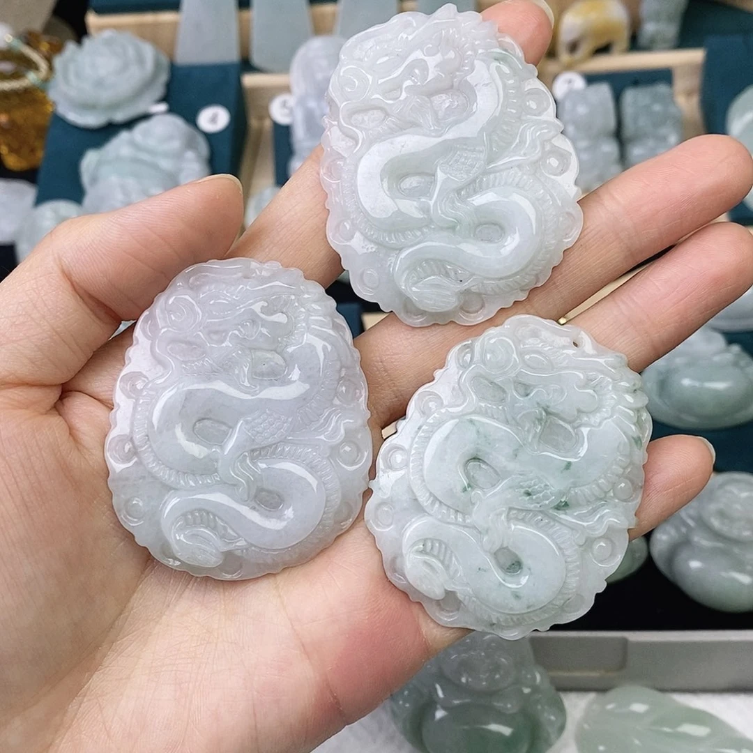 翡翠未镶嵌颈饰龙牌 发货发其一