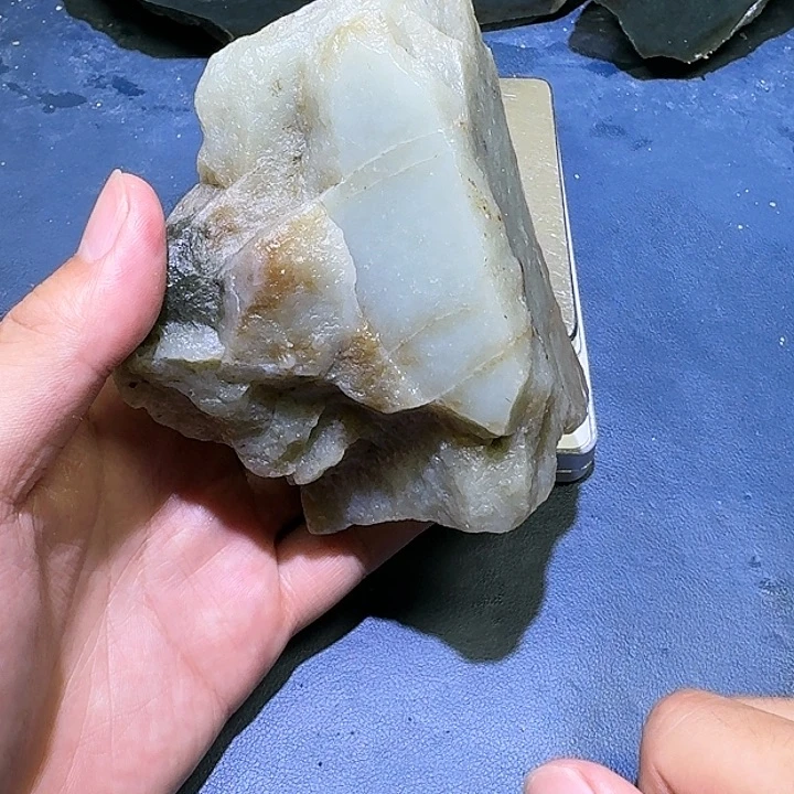 未镶嵌和田玉（糖玉）珠宝半成品