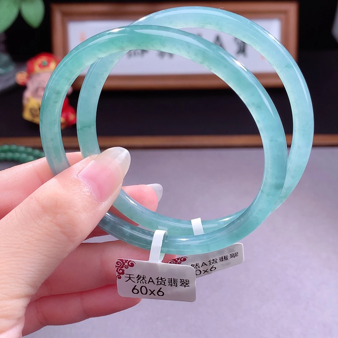 未镶嵌手镯（圆镯）翡翠