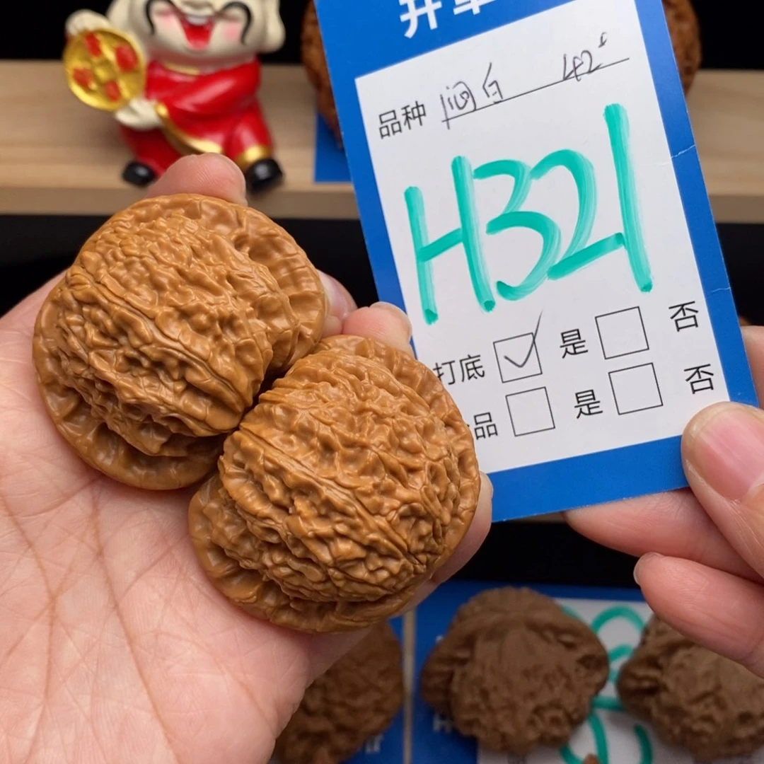 文玩核桃吊坠白狮子核桃