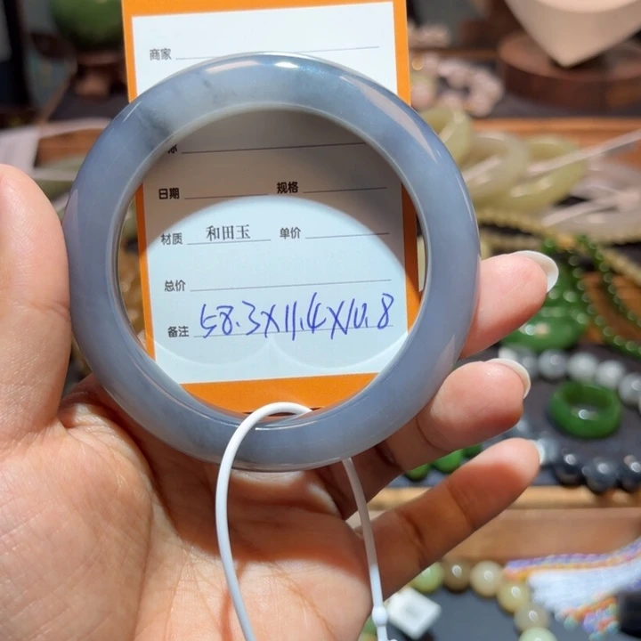 和田玉未镶嵌手镯