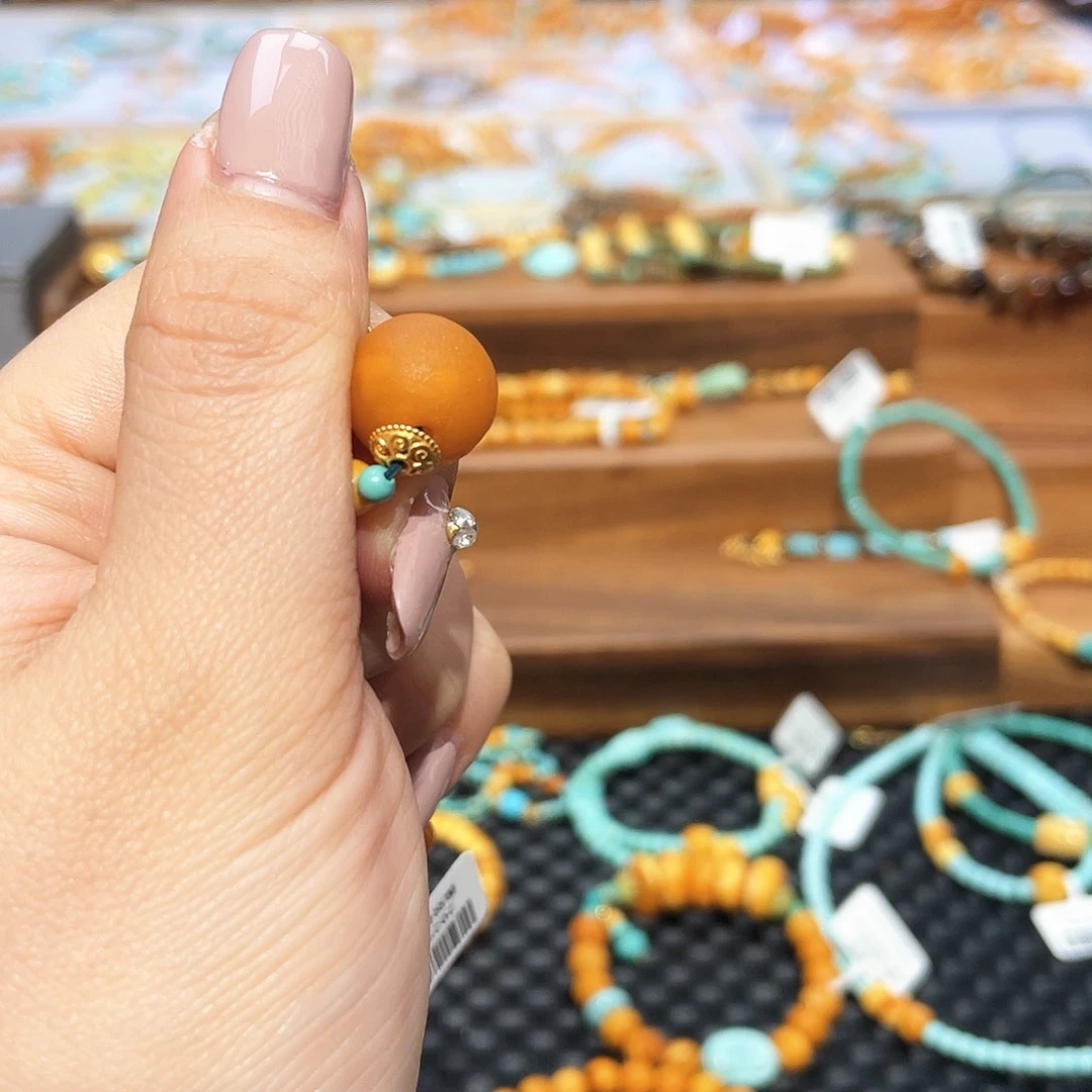 琥珀裸石未镶嵌嗯*灰色枕头