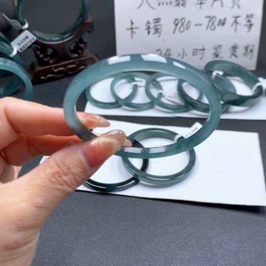 翡翠手镯未镶嵌小**赚55尺寸