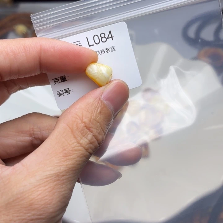 琥珀未镶嵌裸石琥珀