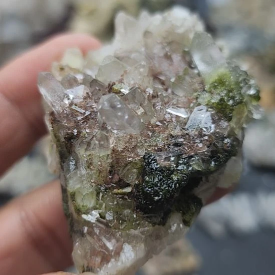 水晶摆件未镶嵌四川绿帘花园水晶