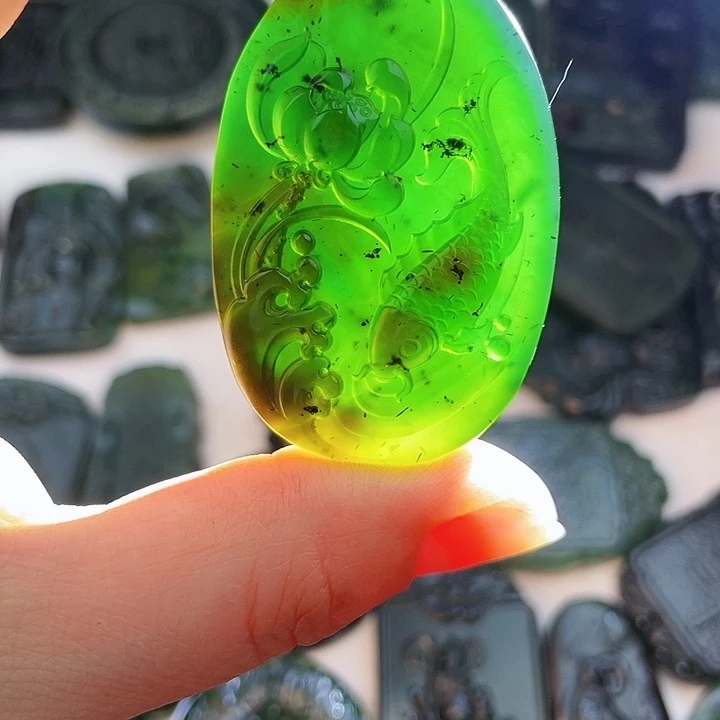 蛇纹石玉未镶嵌挂件