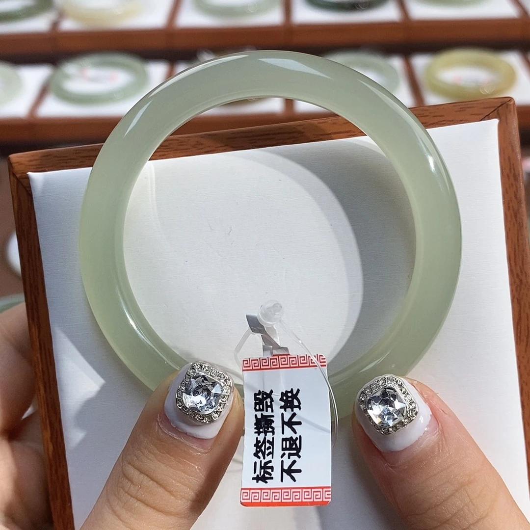 和田玉手镯未镶嵌婷