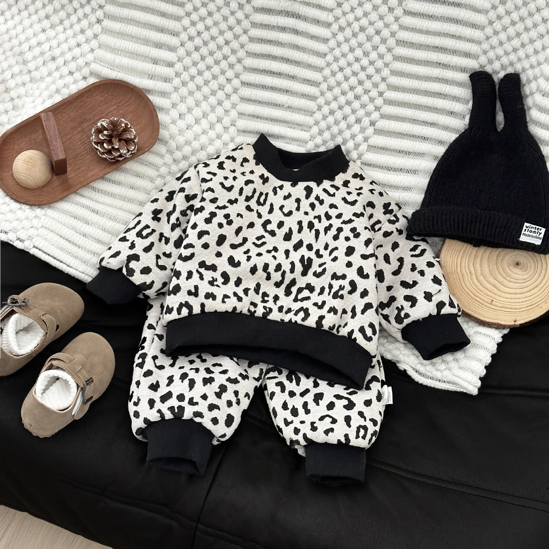 婴儿冬装宝宝衣服新款男女童洋气小豹纹套装婴幼儿潮服炸街外出服