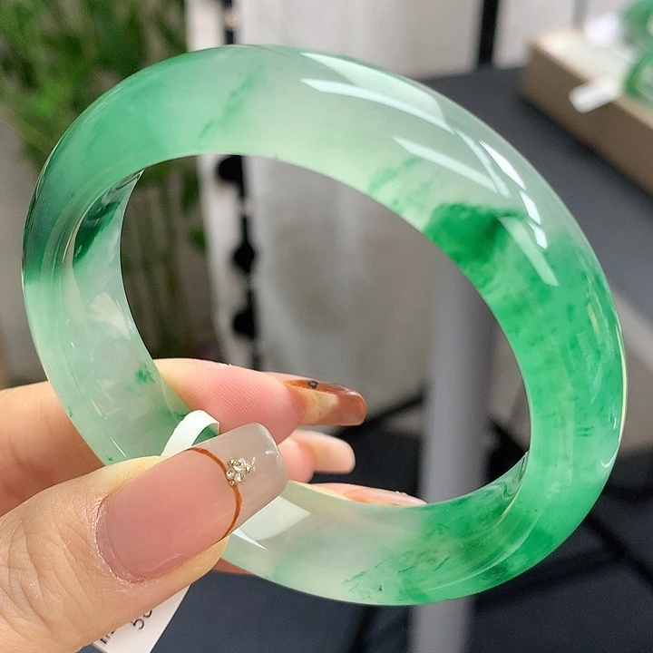 未镶嵌手镯石英质玉