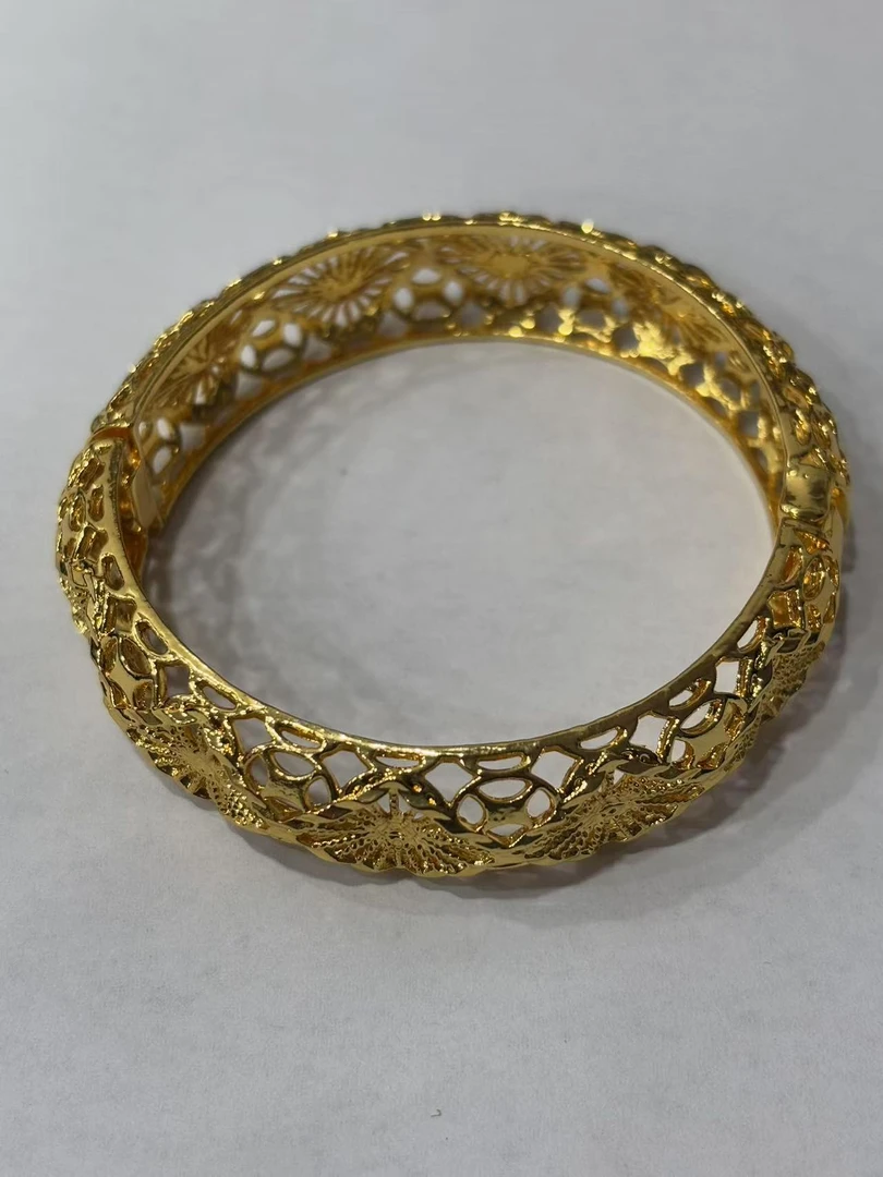 HZ1镂空宽版手镯