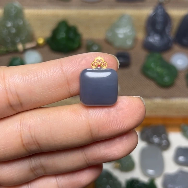 和田玉18K金镶嵌颈饰