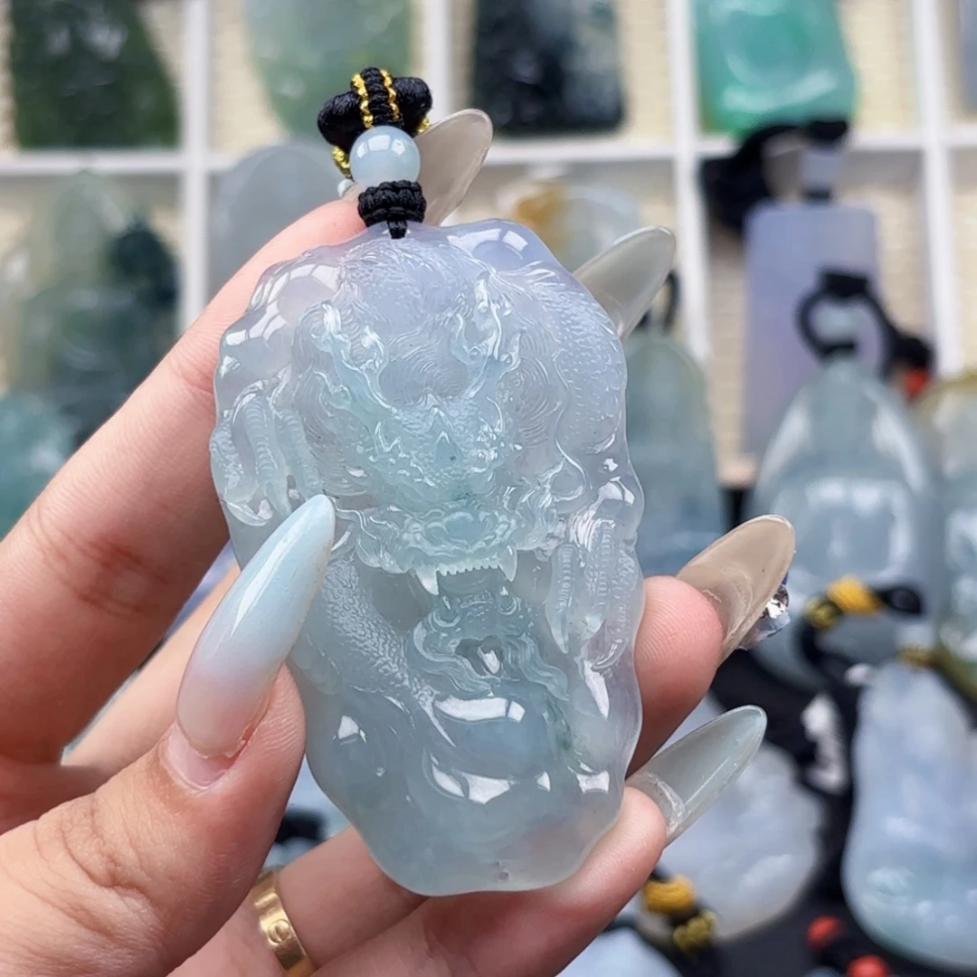 自***n翡翠未镶嵌颈饰龙牌