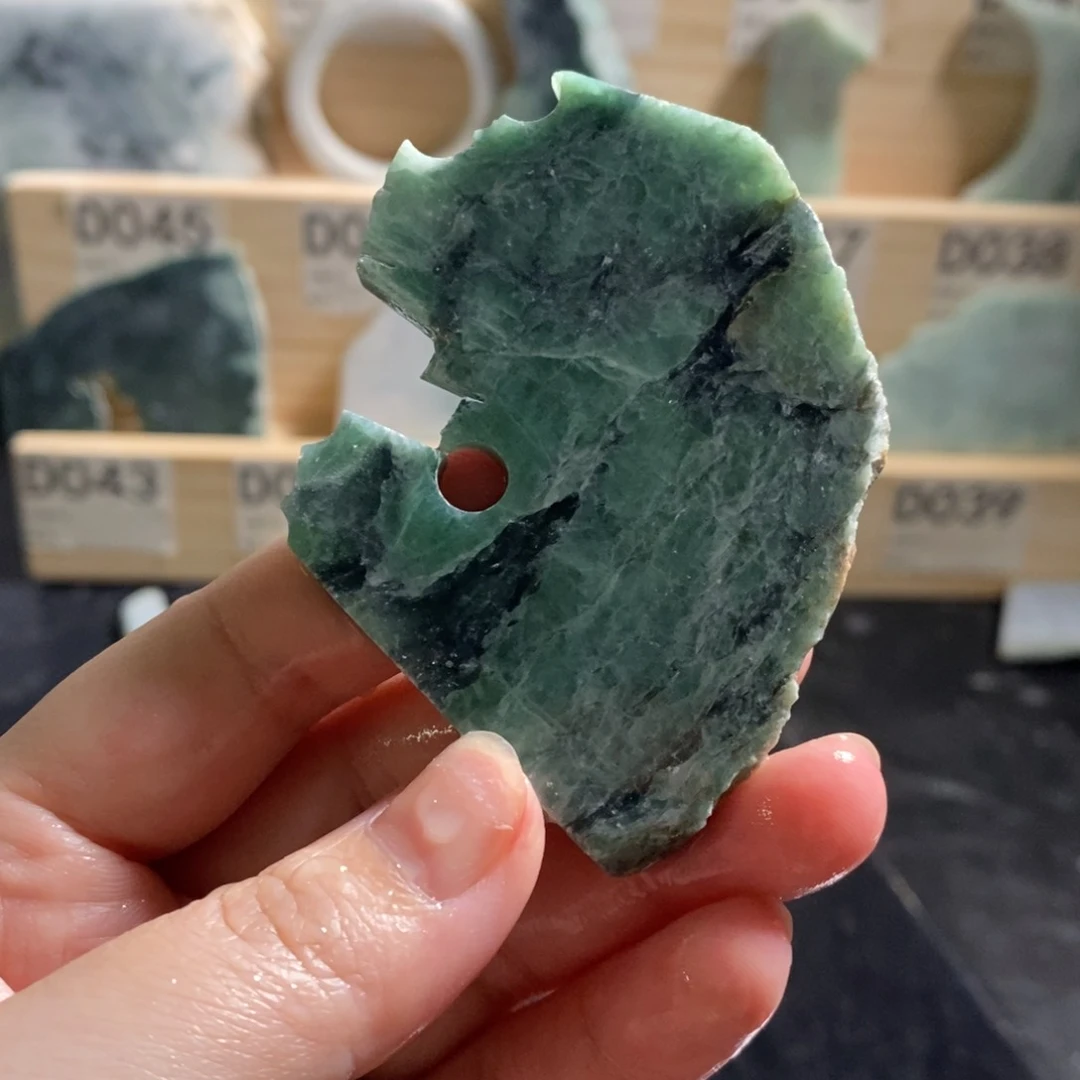 颈饰未镶嵌翡翠天然翡翠