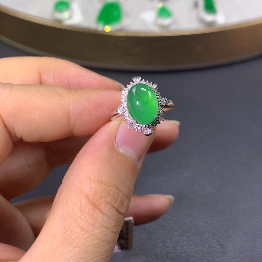 翡翠戒指18K金镶嵌翡翠