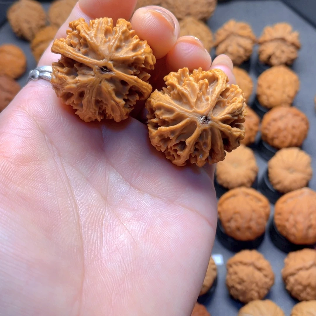 核桃把件粗筋灯笼