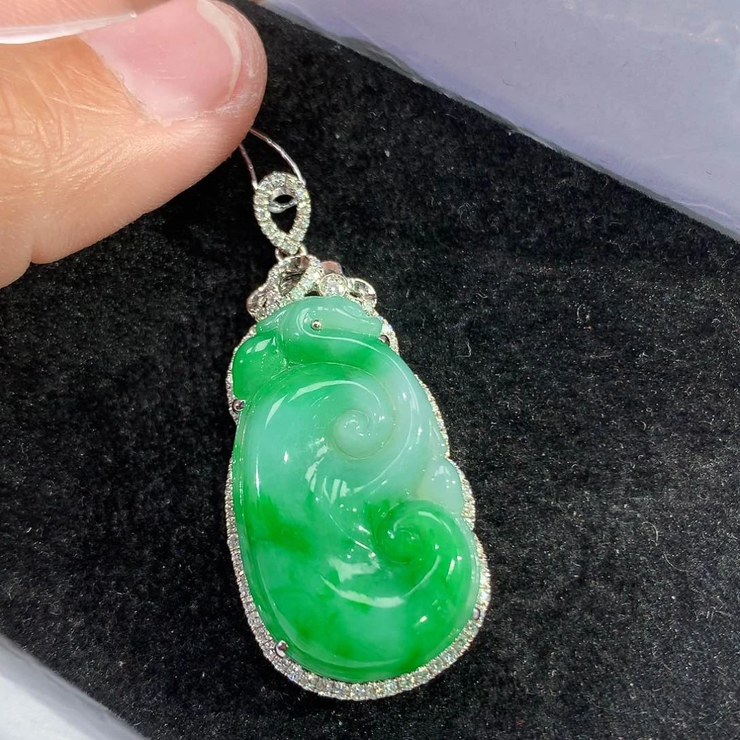 翡翠吊坠(赠链)18K金镶嵌