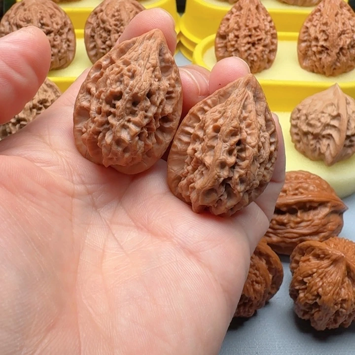 核桃30尺十三陵鸡心文玩