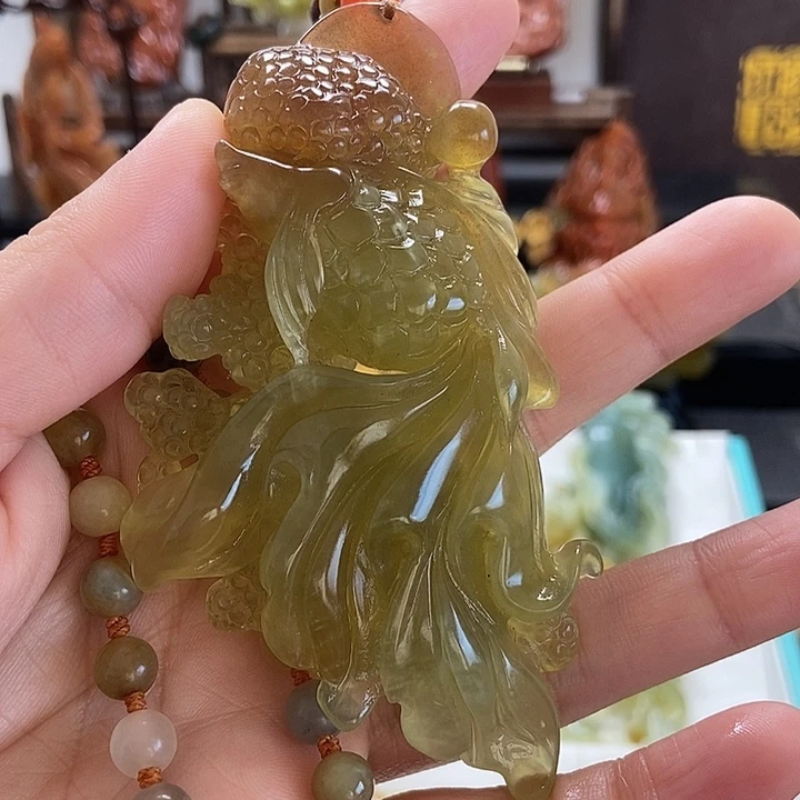 静***空蛇纹石玉未镶嵌颈饰