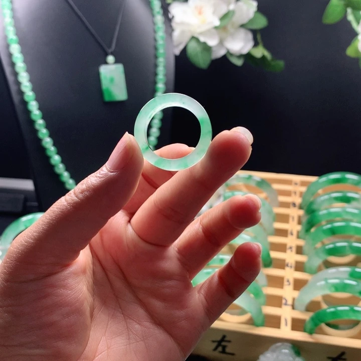 石英质玉戒圈未镶嵌