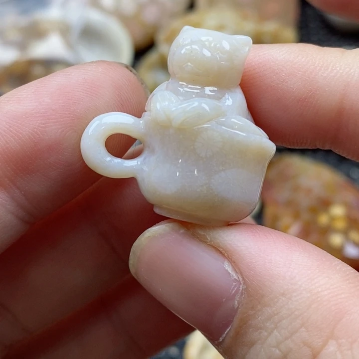 硅化珊瑚（珊瑚玉）颈饰未镶嵌