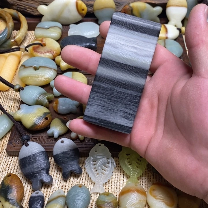 好***7蛇纹石玉未镶嵌颈饰