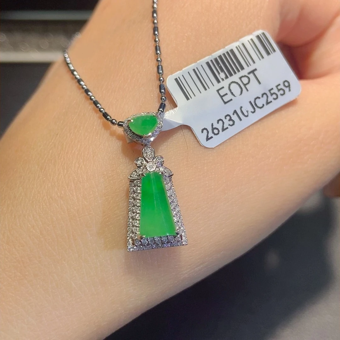 18k金镶嵌缅甸A货翡翠(不含链)