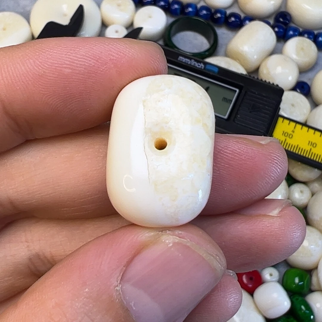 i***。树脂制品瑕疵特价处理肉脑藏扣