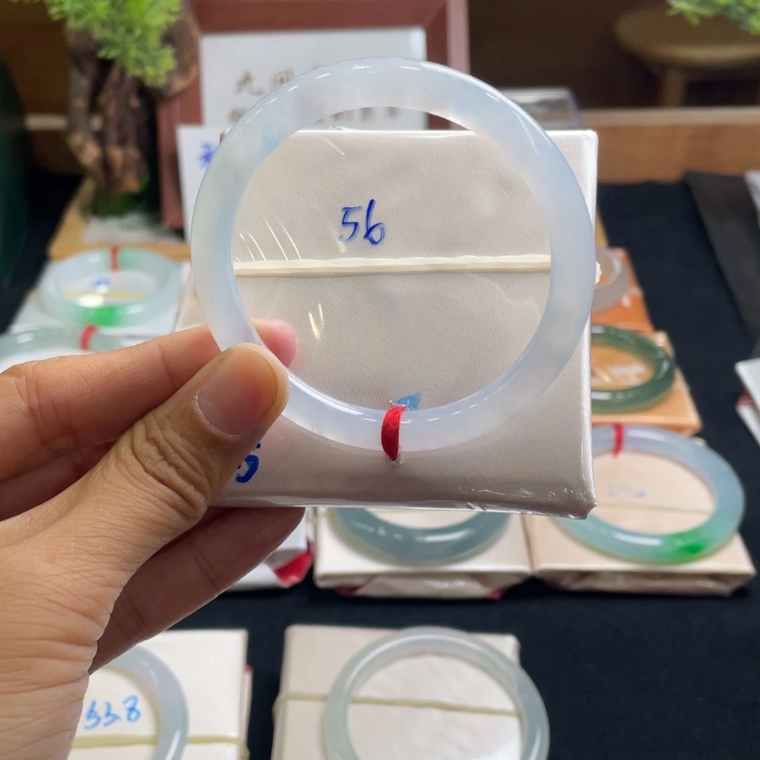 翡翠手镯未镶嵌56白冰
