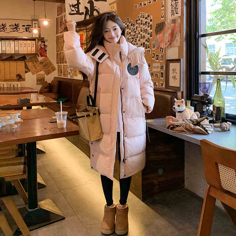 韩版时尚贴标羽绒服女长款2025冬季新款过膝加厚宽松连帽外套