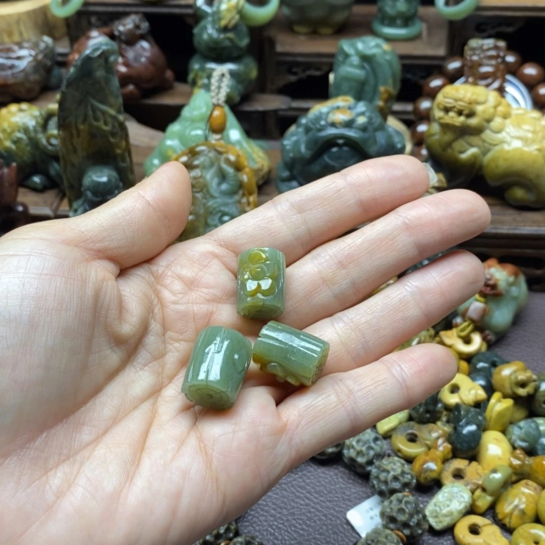 未镶嵌岫岩河磨玉（透闪石质玉）把件卿*酒