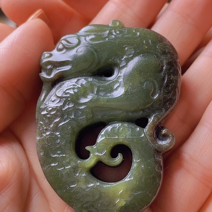 未镶嵌岫岩河磨玉（透闪石质玉）挂件