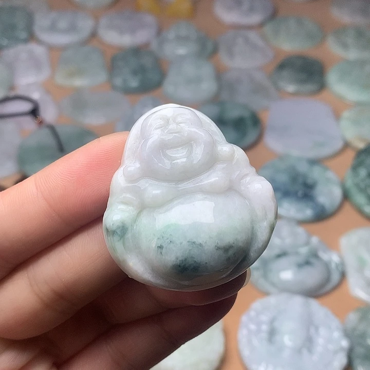 翡翠未镶嵌颈饰佛
